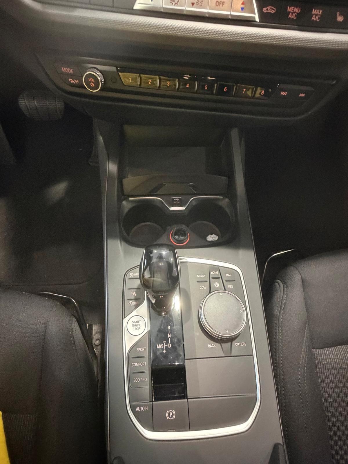 Bmw 118 118d 5p. Business Advantage