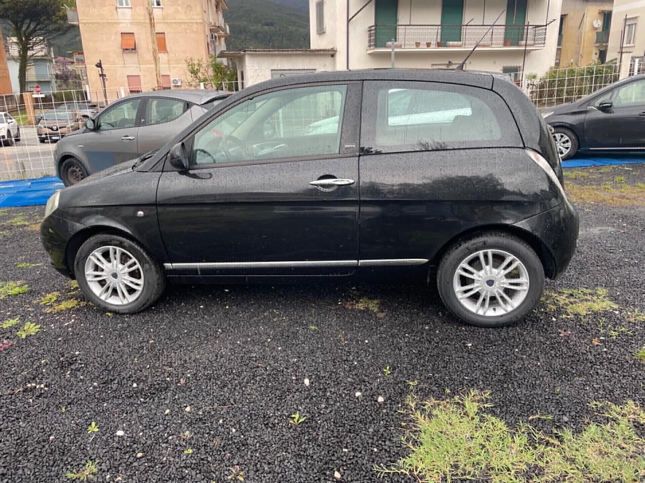 Lancia Ypsilon 1.3 MJT 75 CV Unyca