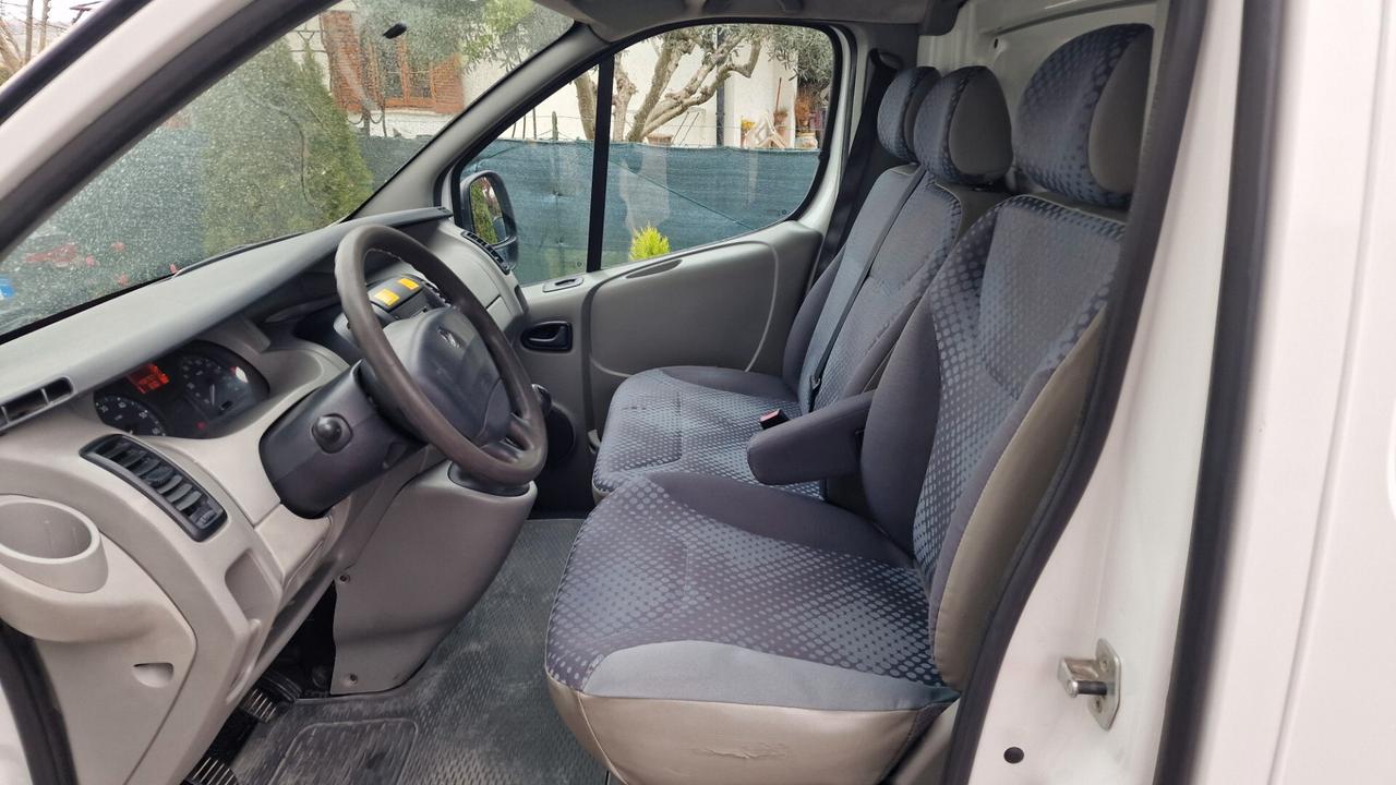 RENAULT TRAFIC
