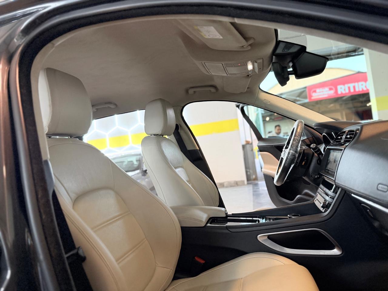 Jaguar F-Pace 2.0 D 180 CV AWD . Portfolio 2019