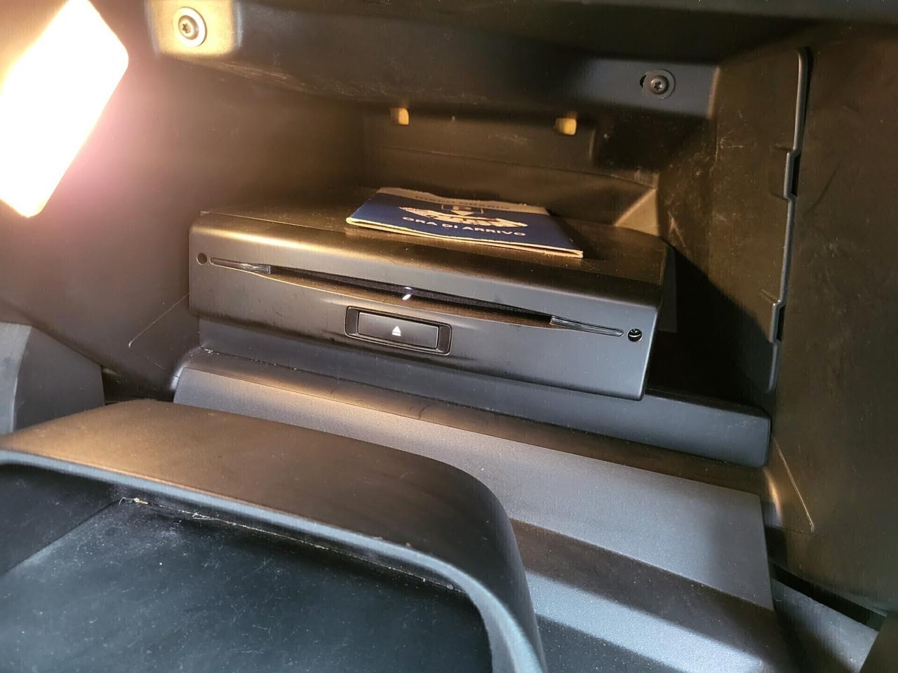 PEUGEOT 208 1,4 HDI-UNICO PROPRIETAR-4 REVISIONI