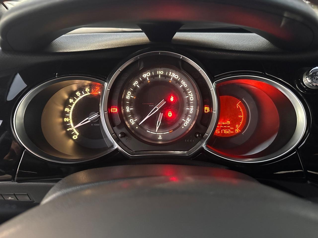 Citroen Ds DS3 2010 1.4 Benzina 95 CV Chic bi-colore