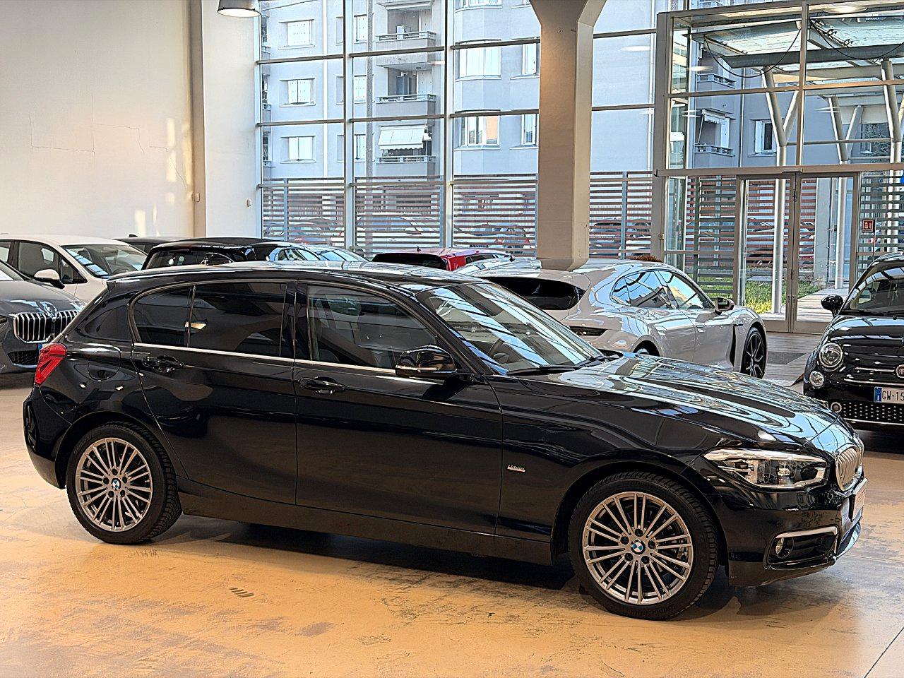 BMW 116 d Urban 5p auto - LED - 17" - Navi