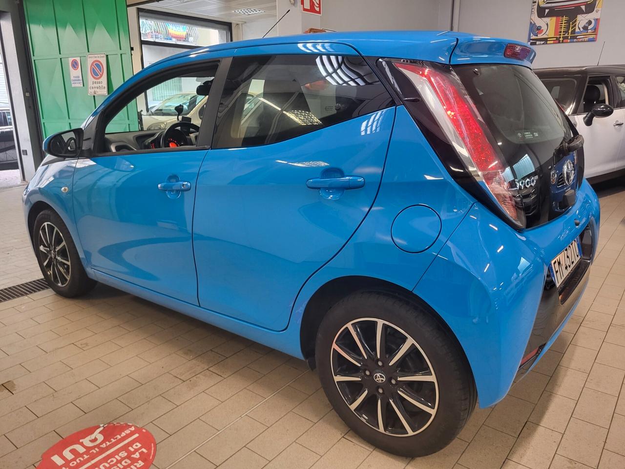 Toyota Aygo 1.0 VVT-i 69 CV 5 porte x-cool TSS MMT PREZZO REALE!!