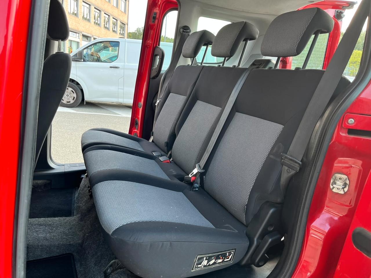 Fiat Doblo 1.6 Diesel 105 cv MJT Autocarro 5 Posti