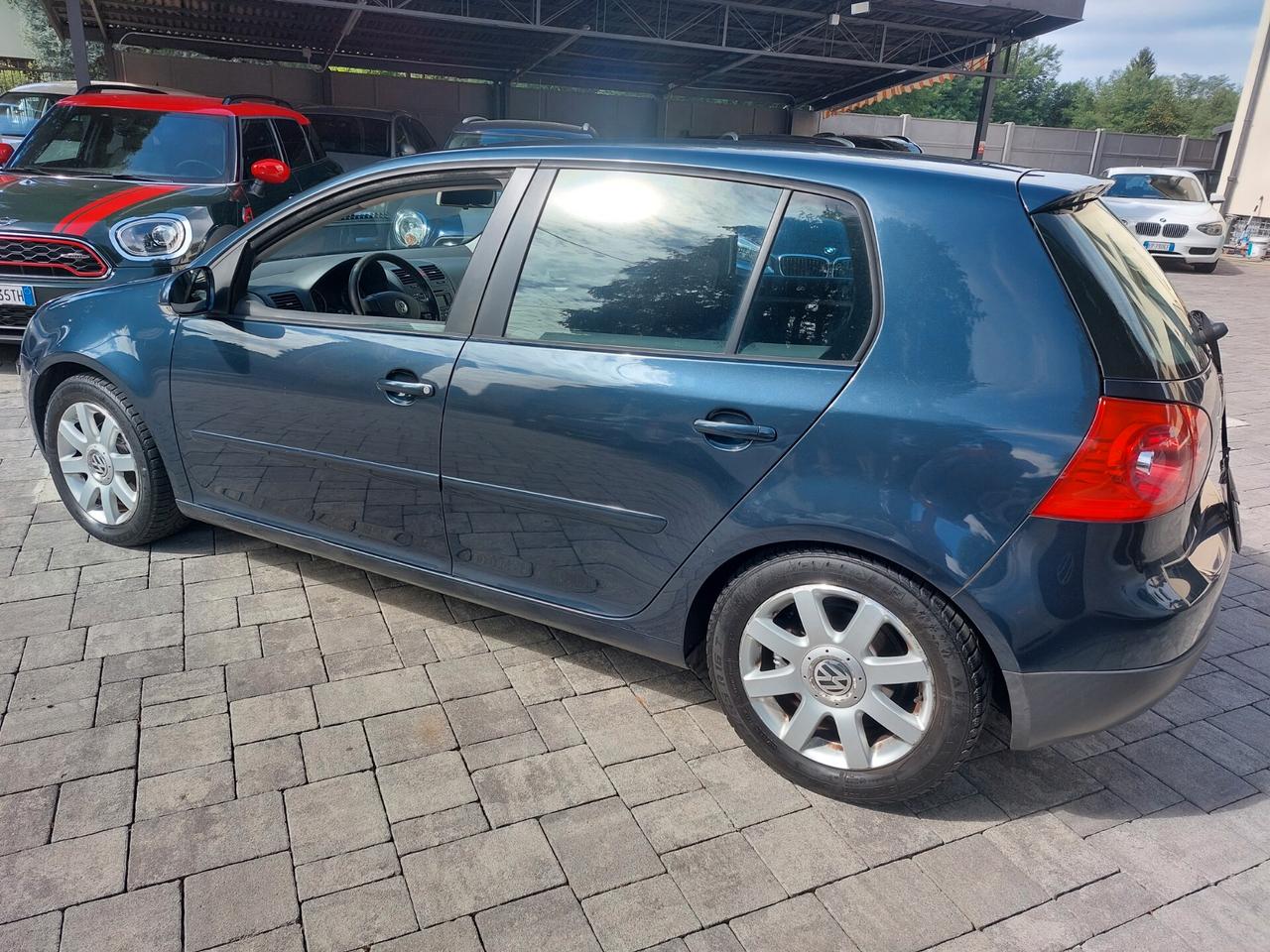 Volkswagen Golf 1.6 16V FSI 5p. Sportline