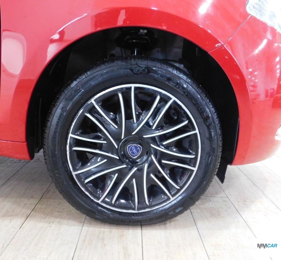 LANCIA - Ypsilon - 1.0 FireFly 5p. S&S Hybrid Silver