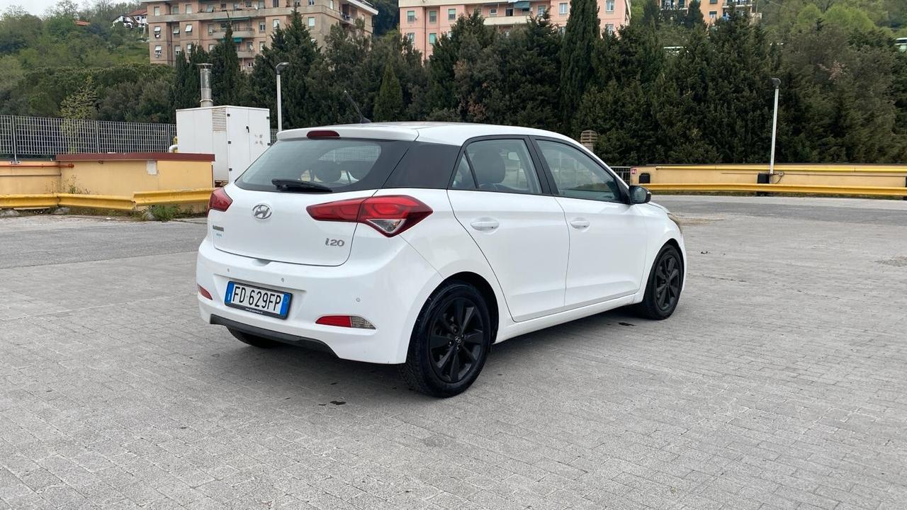 Hyundai i20 1.2 GPL 2016 – 115.000 km – perfetta Vendo Hyundai i20 GPL in condizioni davvero ottime, macchina tenuta con cura e sempre seguita. – anno 2016 – 115.000 km – benzina/GPL – unico proprietario – interni