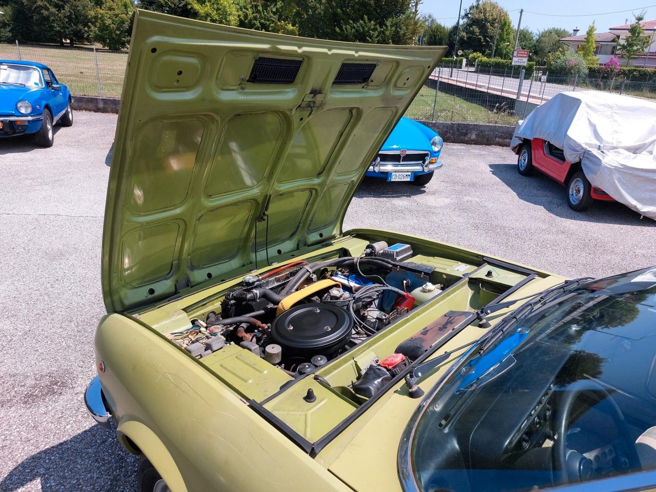 Fiat 124 Coupe 1800 del 1973 con aria-condizionata