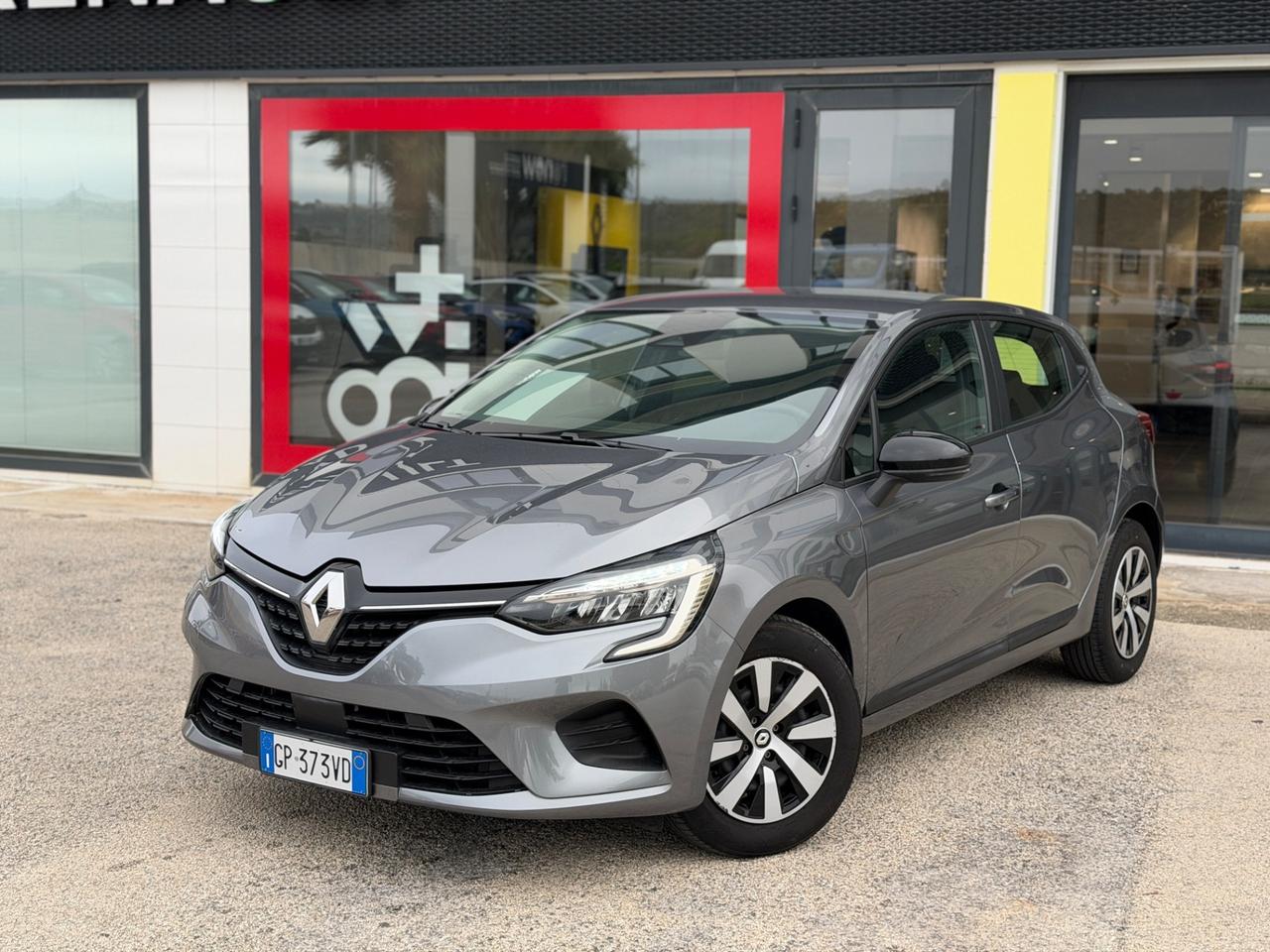 Renault Clio TCe 90 CV Equilibre solo 9000 km