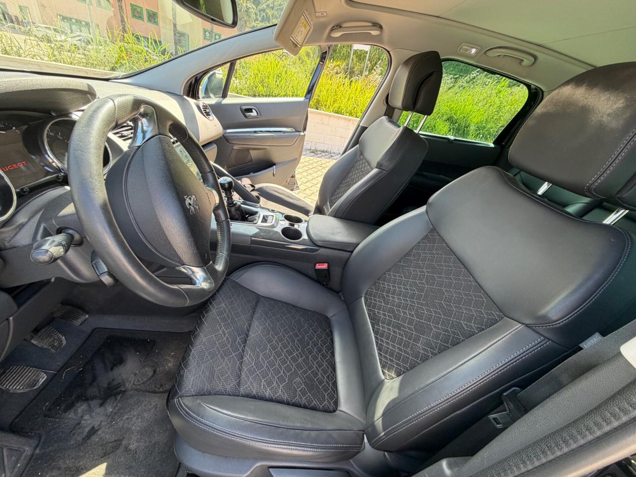 Peugeot 3008 1.6 HDi 115CV Allure