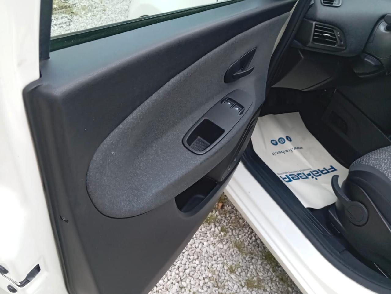 Lancia Ypsilon elefantino 1.2 69 CV UNIPRO