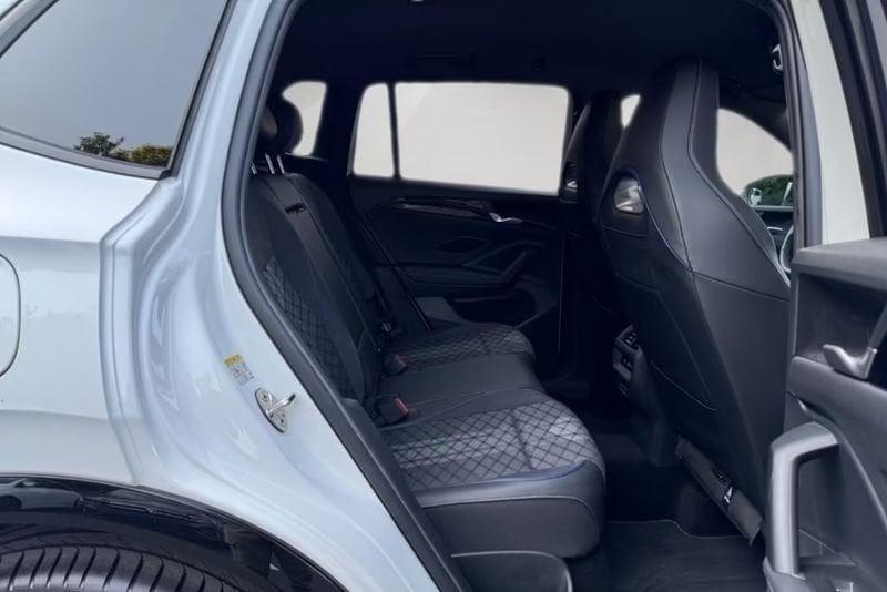 Volkswagen Tiguan Tiguan 2.0 TDI 150 CV DSG R-Line Gancio 19" Camera 360°