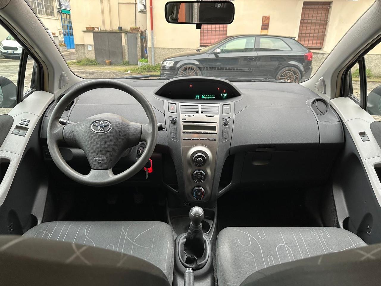 Toyota Yaris 1.0 5 porte