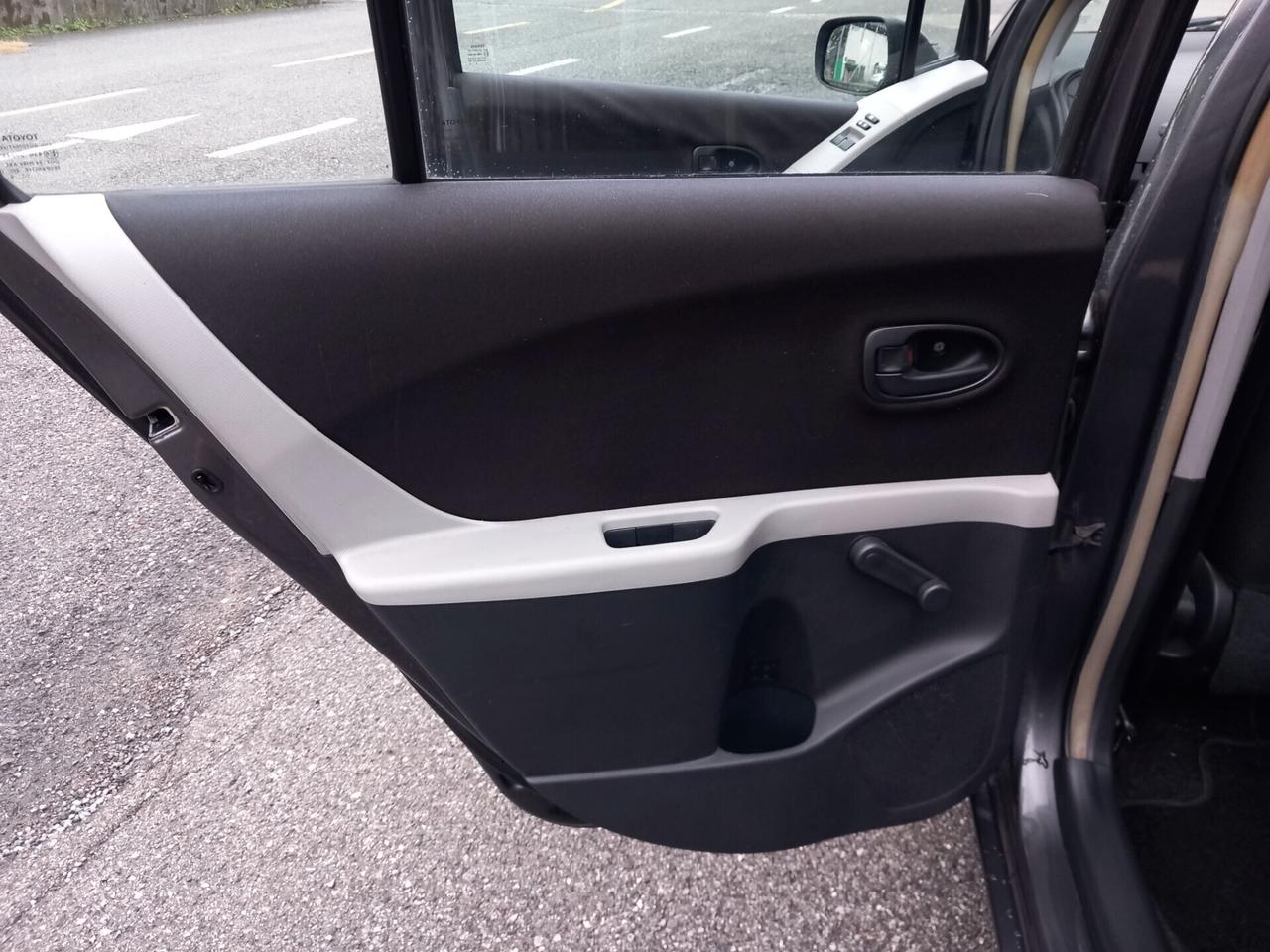 Toyota Yaris 1.0 5 porte Sol