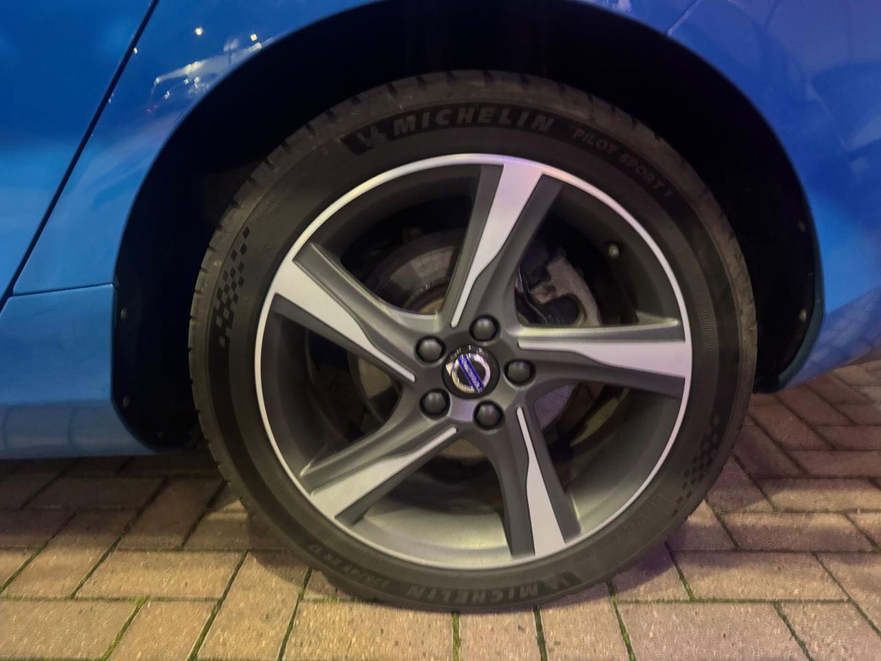 Volvo V40 R Design Momentum 2.0 D4 #9303