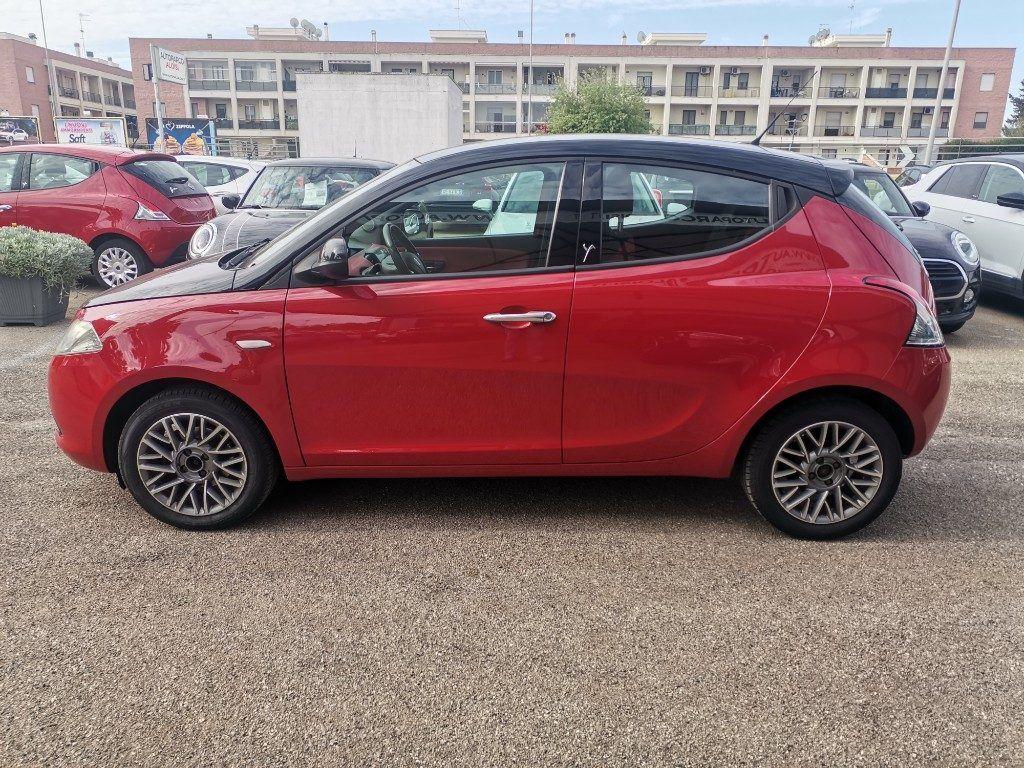 Lancia Ypsilon 1.2 69 CV 5 porte S&S Black&Red