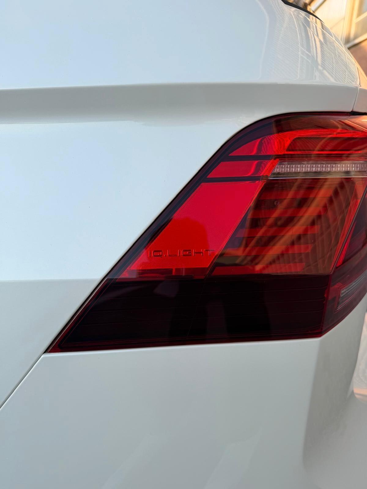 Volkswagen Tiguan 2.0 TDI 150 CV SCR DSG R-Line BIANCO PERLATO