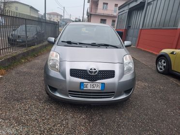 Toyota Yaris 1.0 benzina 5porte neopatentati clima