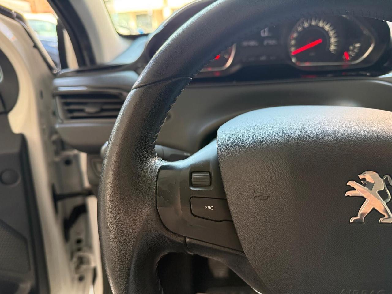 PEUGEOT 208 1.2 BENZINA CON 138.000 KM 2015