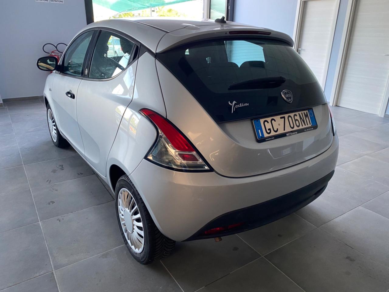 Lancia Ypsilon 1.2 69 CV SI NEOPATENTATI 5 porte GPL Ecochic Monogram