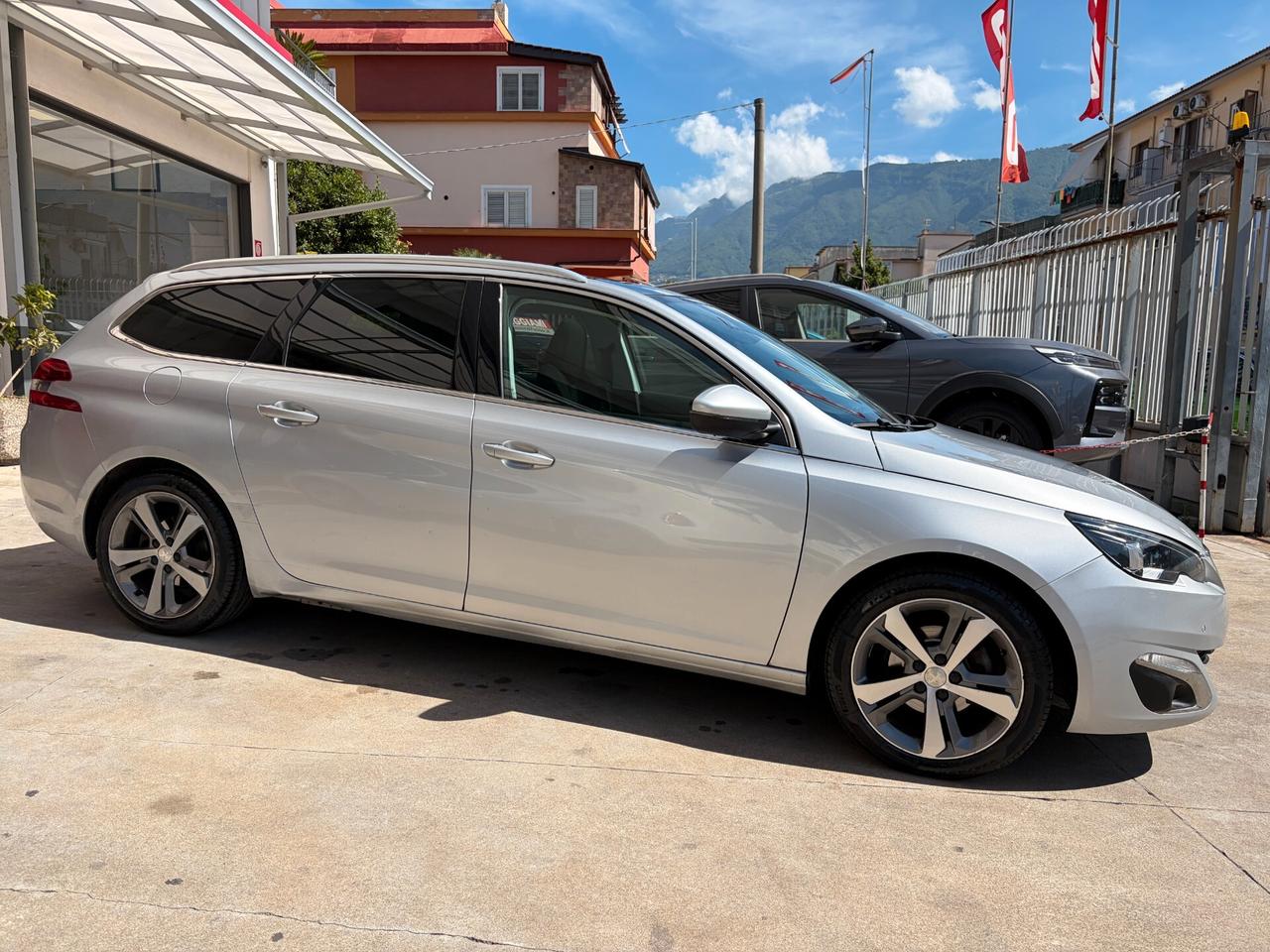 Peugeot 308 BlueHDi 120 S&S SW Allure