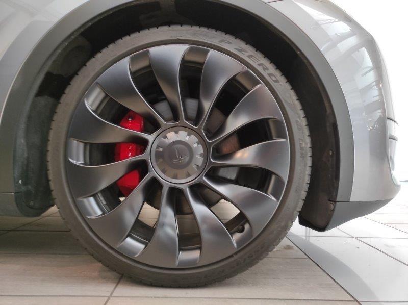 TESLA Model Y - Model Y AWD Performance