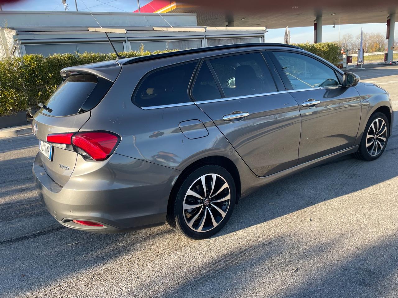 Fiat Tipo 1.6 Mjt anno 2017 navi pronta al uso