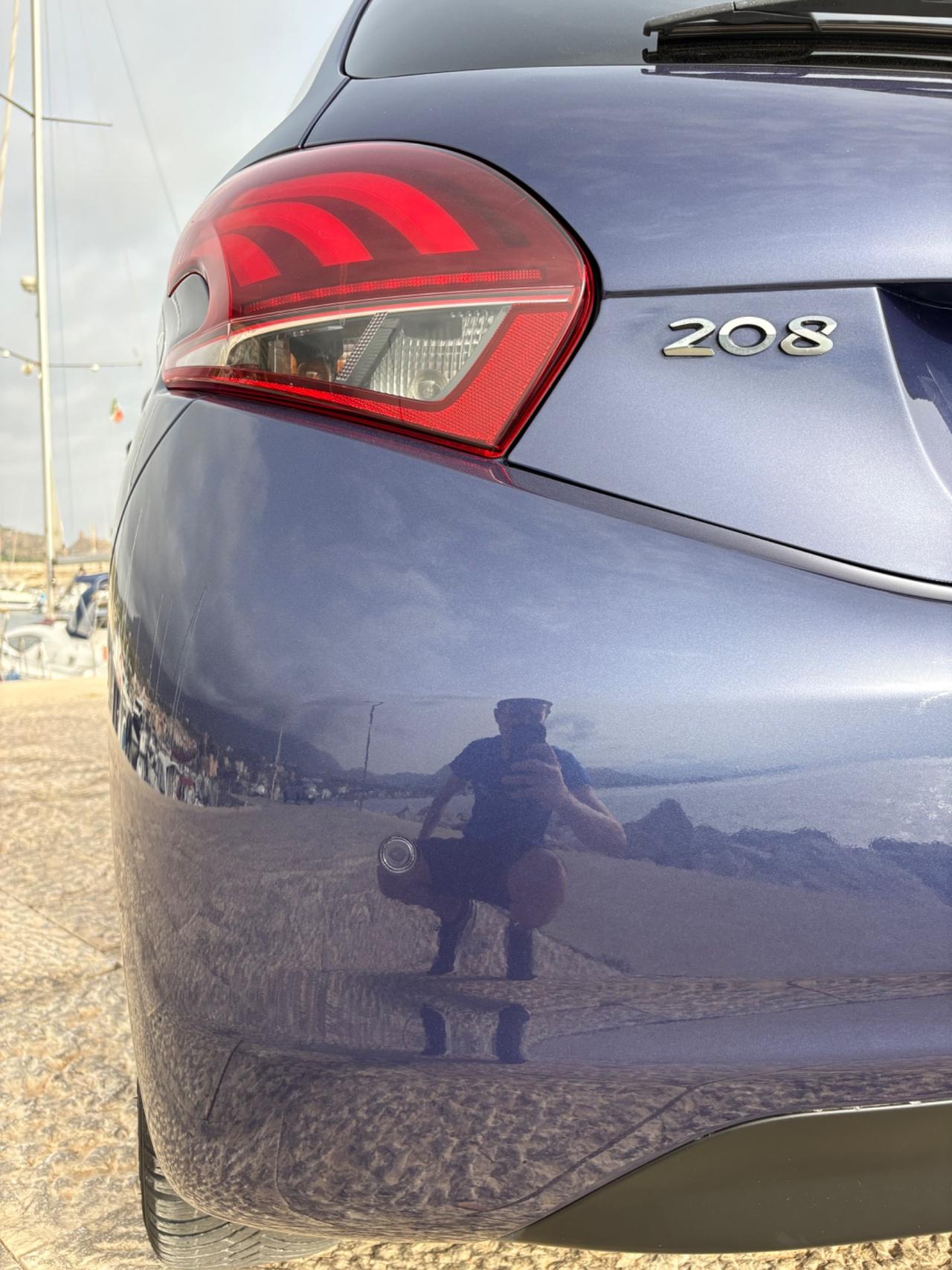 Peugeot 208 già omologata per disabili Allure