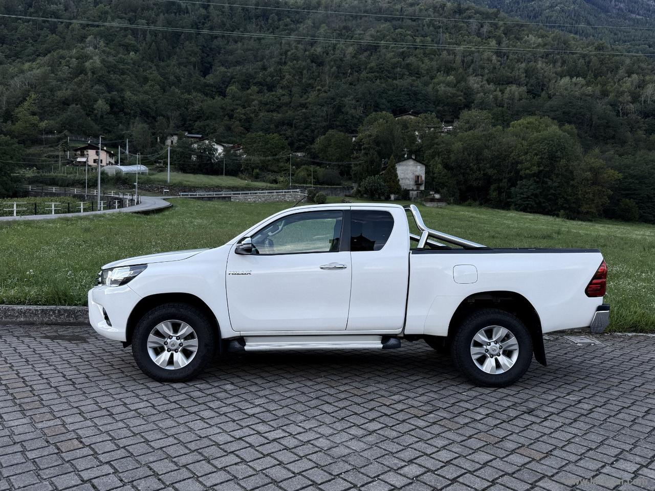 TOYOTA Hilux 2.4 D-4D 4WD 2p. EXTRA CAB CAMERA SENS PARK