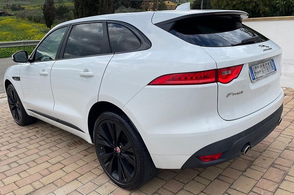 Jaguar F-Pace 3.0 D V6 300 CV AWD aut. Pure