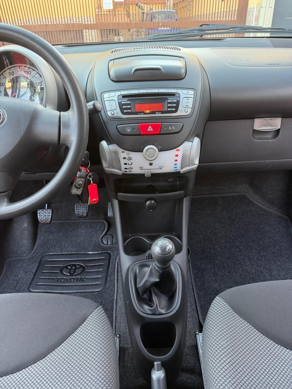 Toyota Aygo 1.0 12V VVT-i 5 porte Lounge Connect MMT