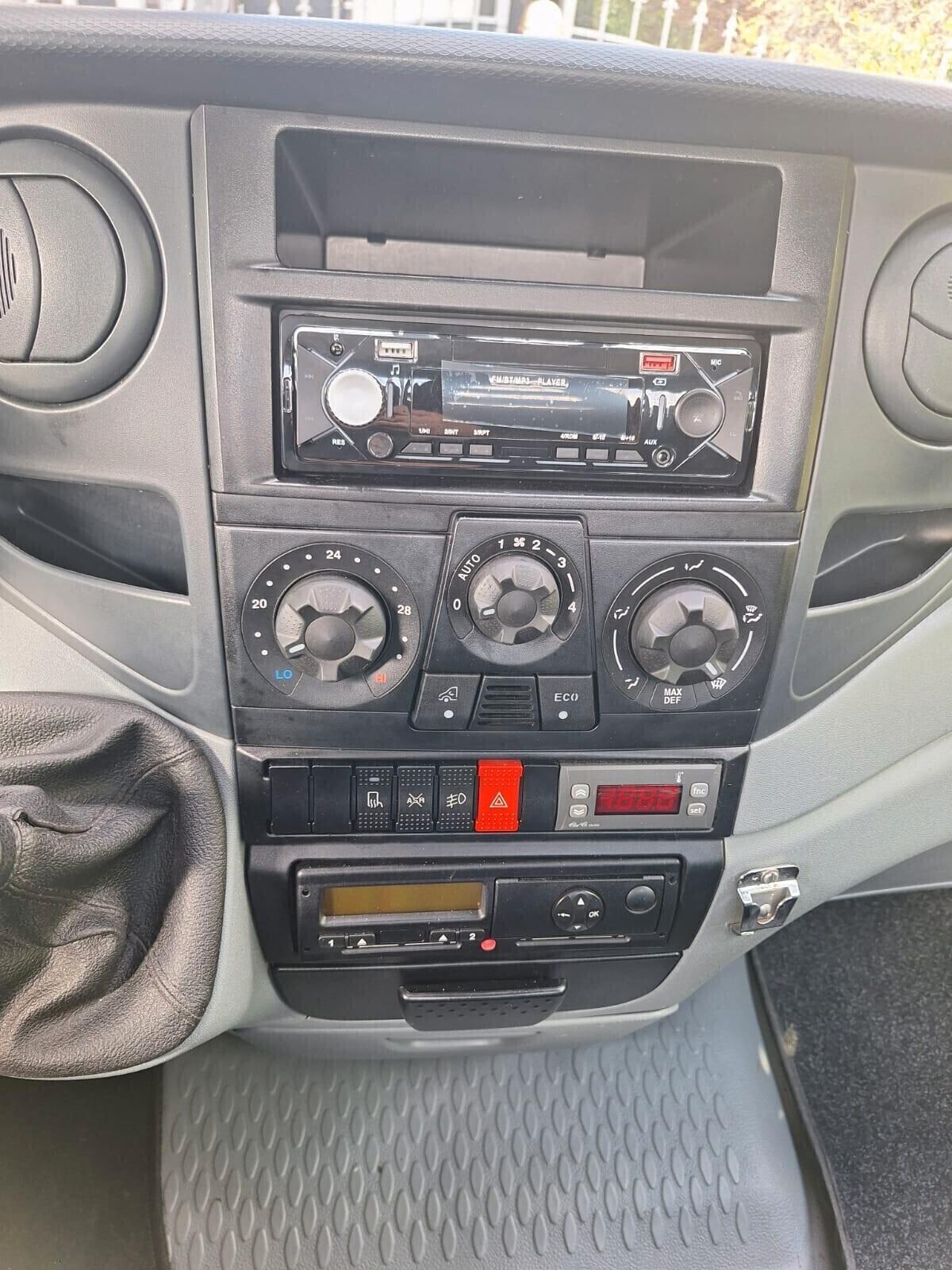 Iveco daily 3.0diesel Cassone fisso Gancio