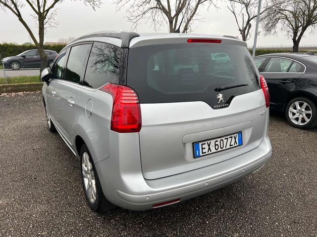 PEUGEOT 5008 1.6 HDi 115CV Allure