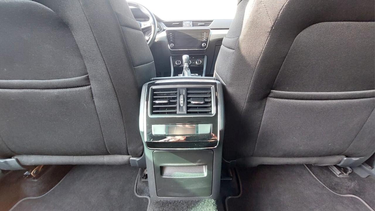 Skoda Superb 1.6 Cambio Automatico Neopatentati