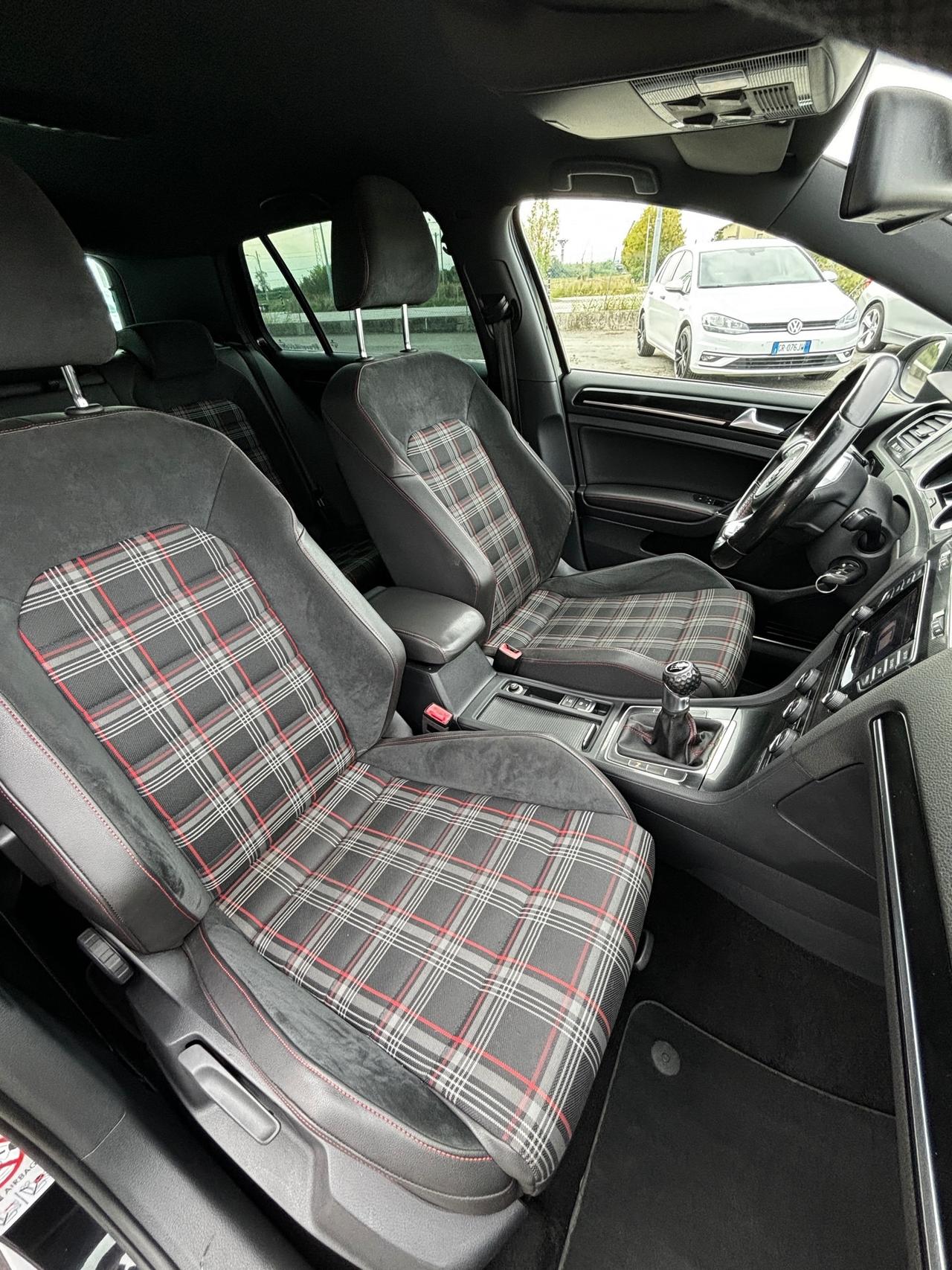 Volkswagen Golf GTI 2.0 TSI 5p. BlueMotion Technology - 2013