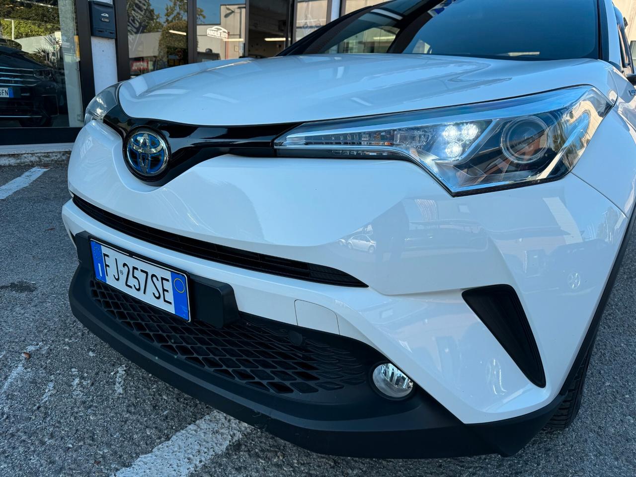 Toyota C-HR 1.8 Hybrid E-CVT Active,RETROCAM,17,DRL,CRUISE,CLIMA