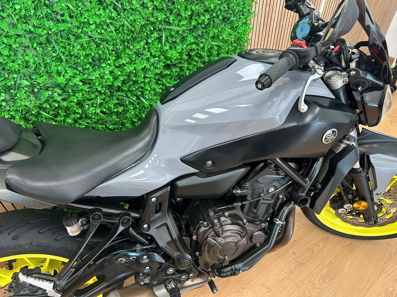 YAMAHA MT07 MT 07 MT-07 NIGHT FLUO - DA 69€ AL MESE