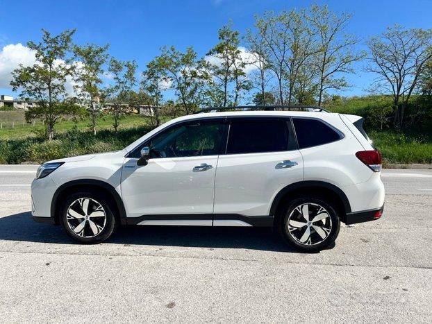 SUBARU Forester 2.0 e-Boxer Premium 4x4