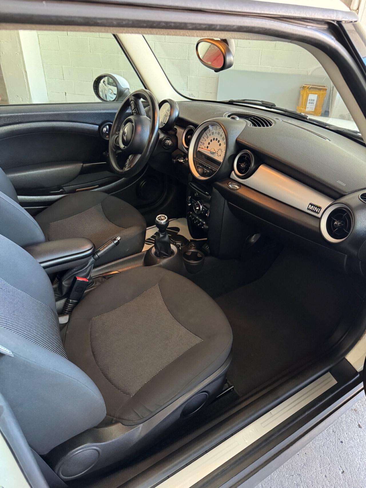 Mini 1.6 16V One (55kW)