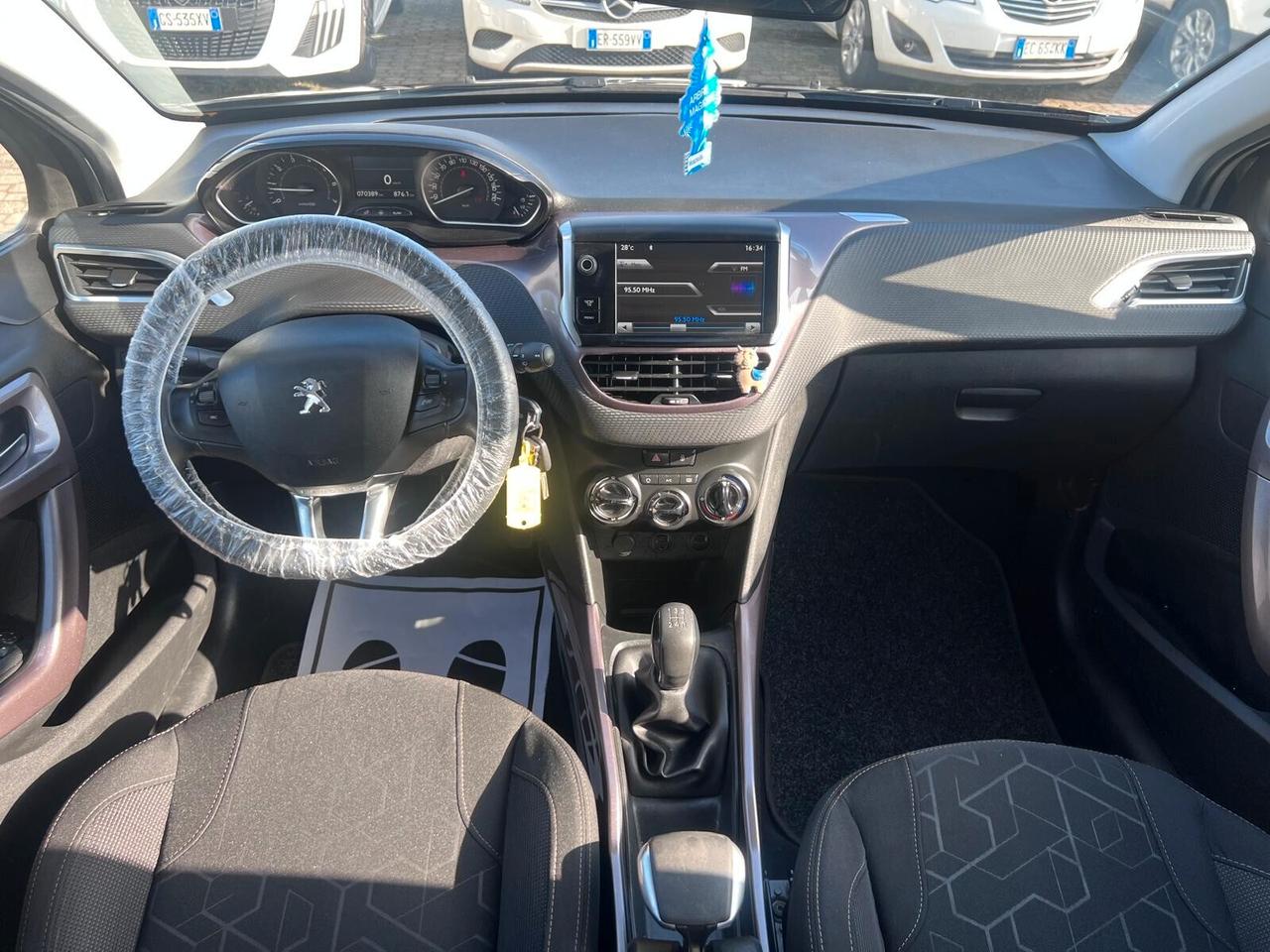 Peugeot 2008 1.2 VTi 82CV Allure