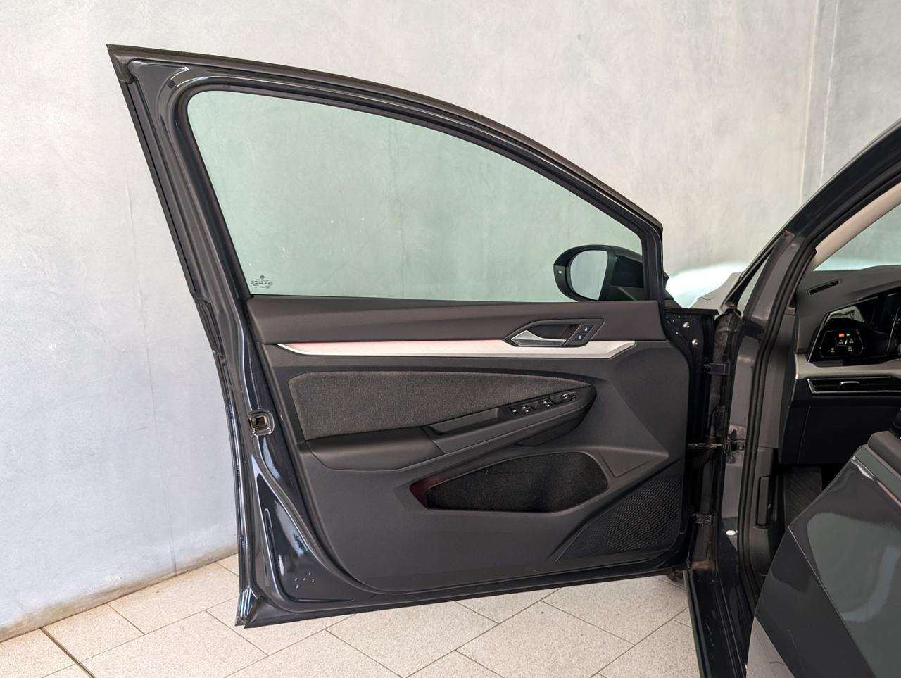 Volkswagen golf viii 1.0 eTSI 110cv DSG Life