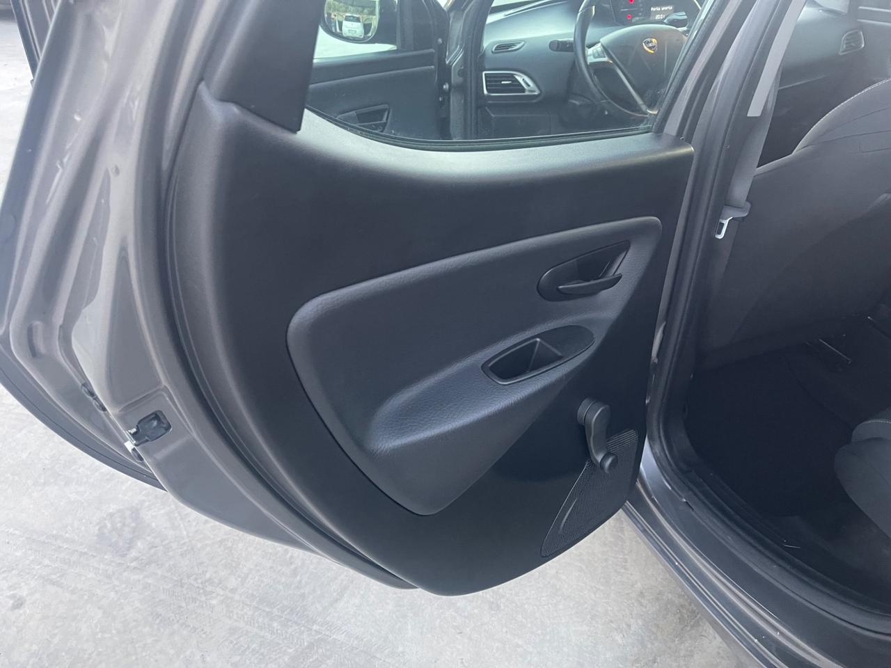 Lancia Ypsilon 1.0 FireFly 5 porte S&S Hybrid Gold