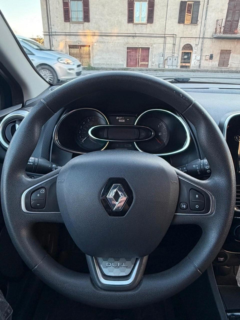 Renault Clio 1.2 75 CV 5 porte Duel