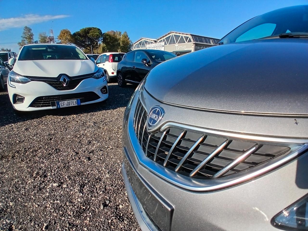 Lancia Ypsilon 1.0 FireFly S&S Hybrid Ecochic Silver