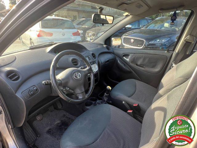 TOYOTA Yaris 1.3i 16V cat 5 porte Sol