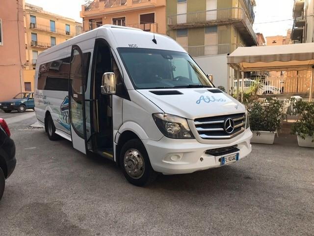 Autobus Mercedes Benz Splinter 519 20 posti