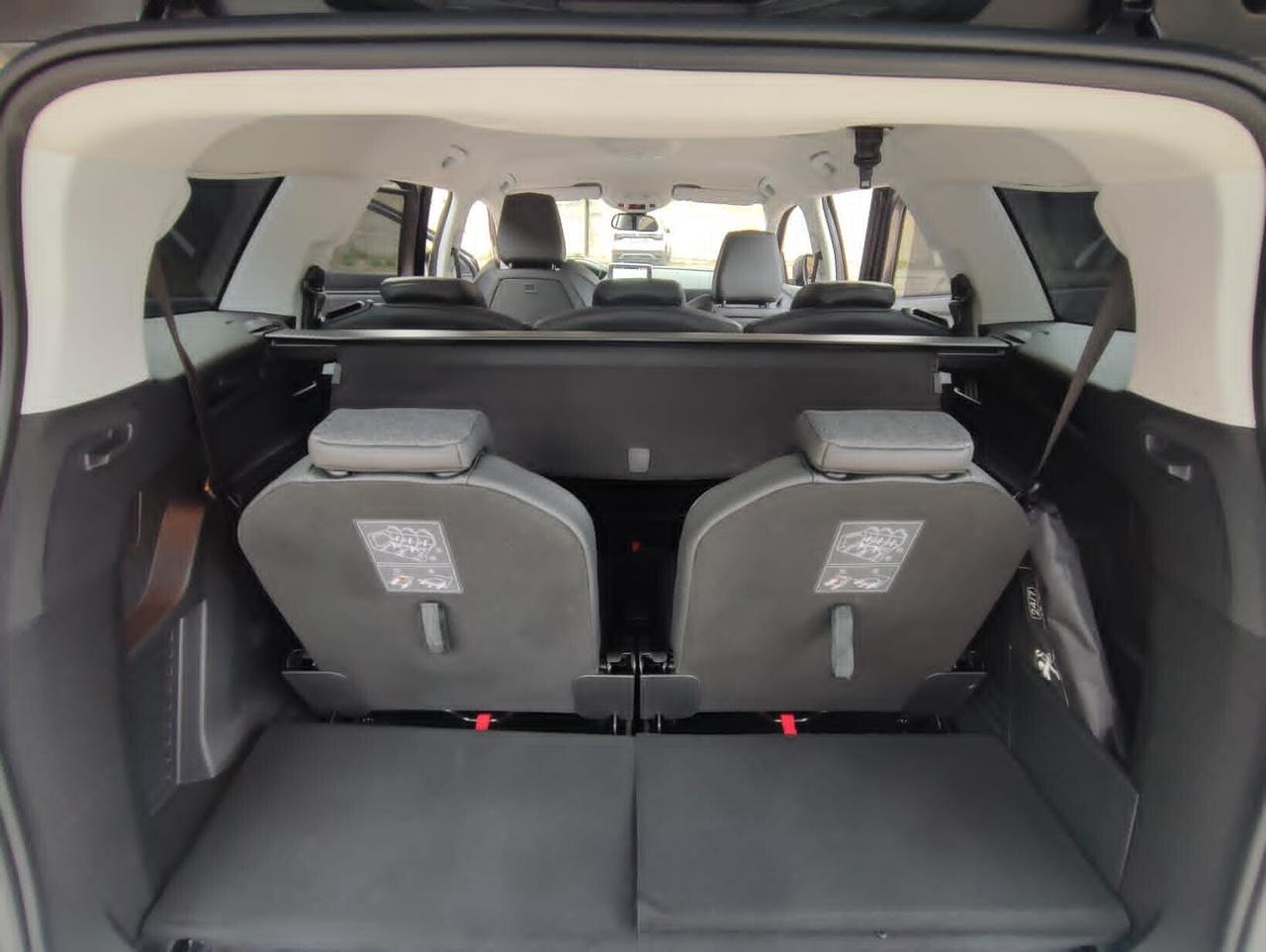 Peugeot 5008 1.5 bluehdi Allure S&S 7 posti 4 GOMME NUOVE