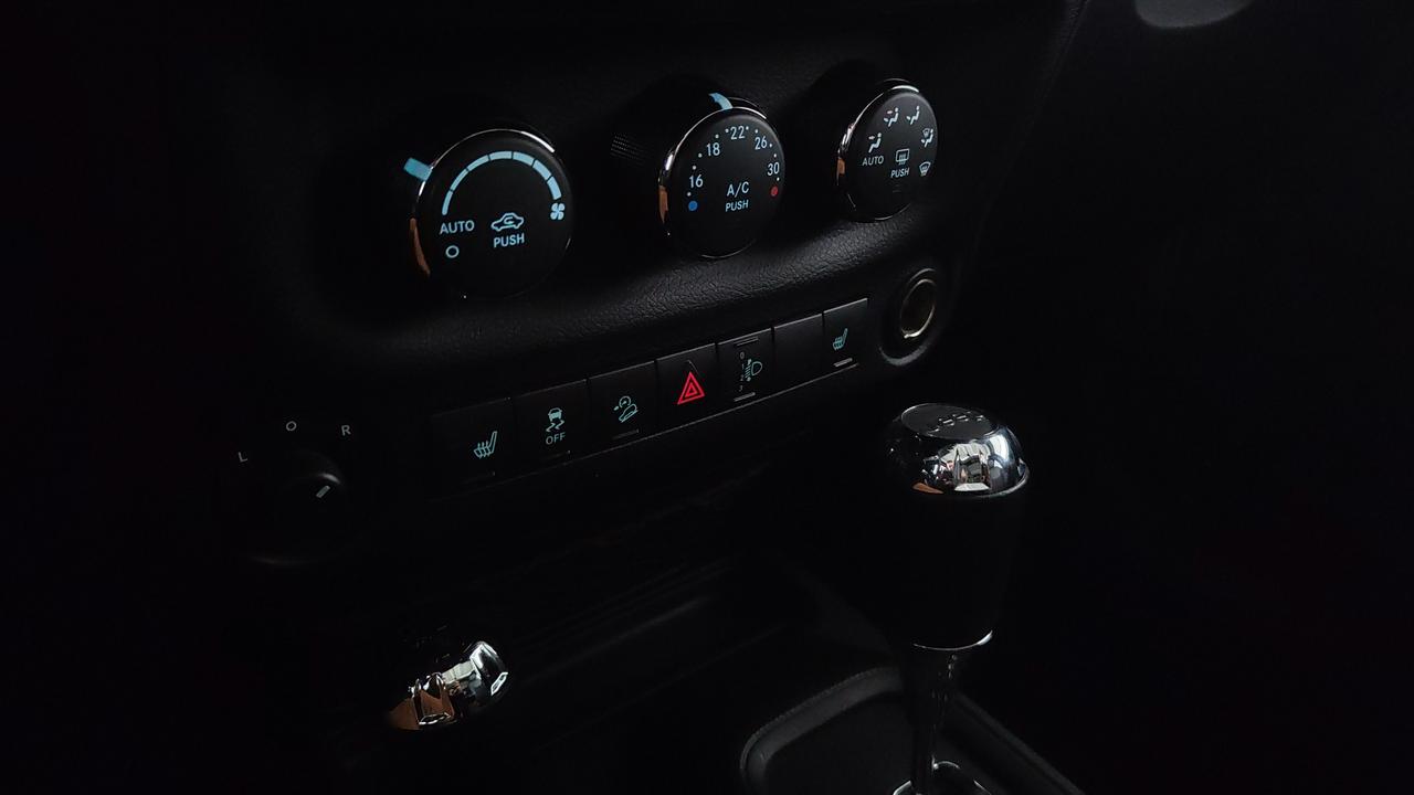 JEEP Wrangler III 2011 Unlimited - Wrangler Unlimited 2.8 crd 75t