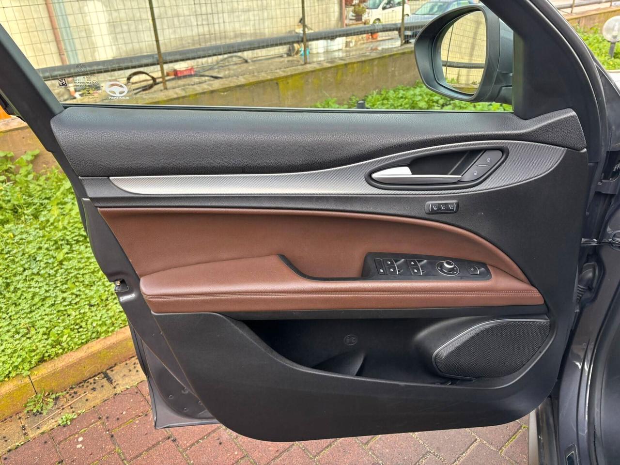 Alfa Romeo Stelvio 2.2 Turbodiesel 210 CV AT8 Q4 Executive/*